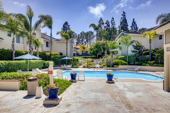 Building Photo - Beautifully Remodeled Townhome in the Cambria Community – Del Mar Heights