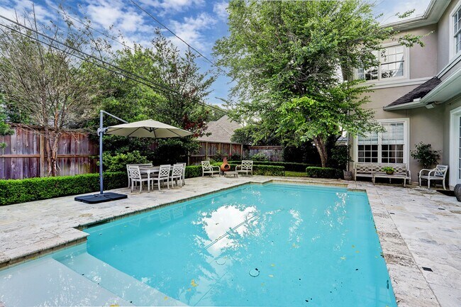 Building Photo - 11328 Surrey Oaks Ln