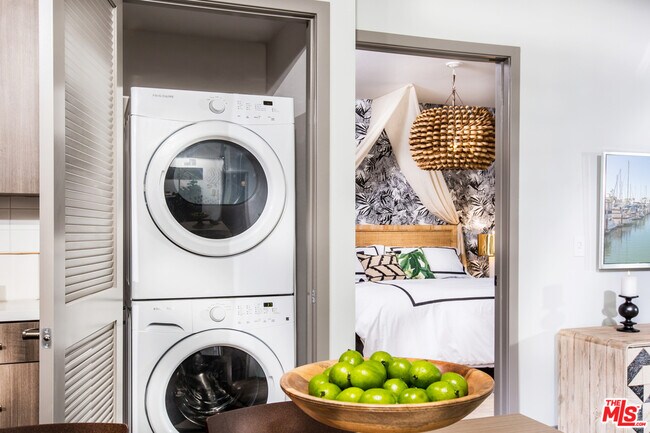 Building Photo - 8770 Washington Blvd