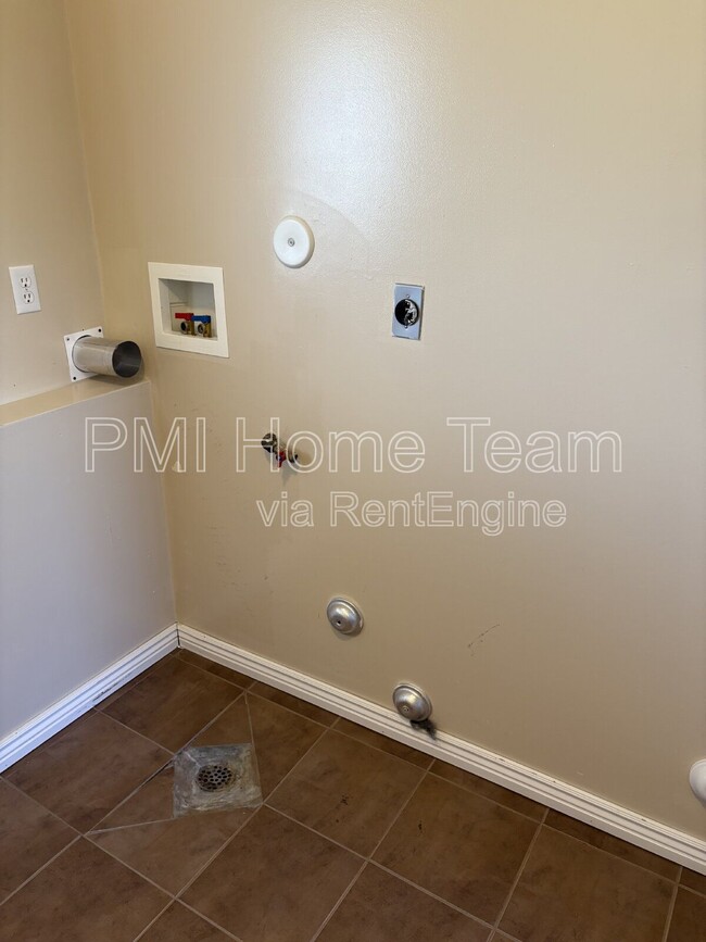 Building Photo - 4440 S 2750 W