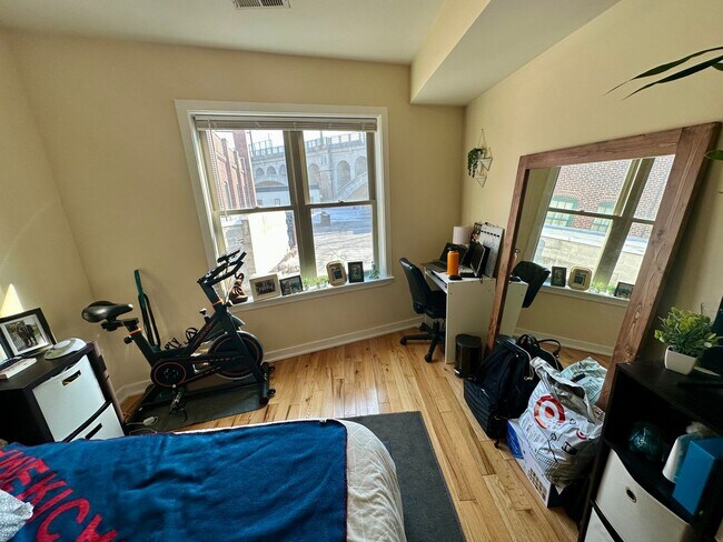 Building Photo - 4444 Cresson St