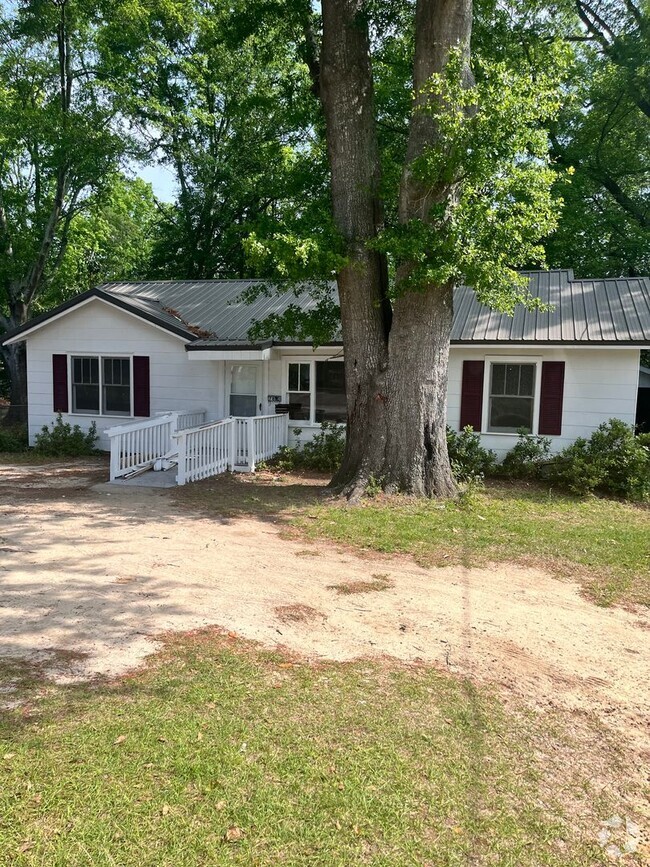 Building Photo - Charming Ranch