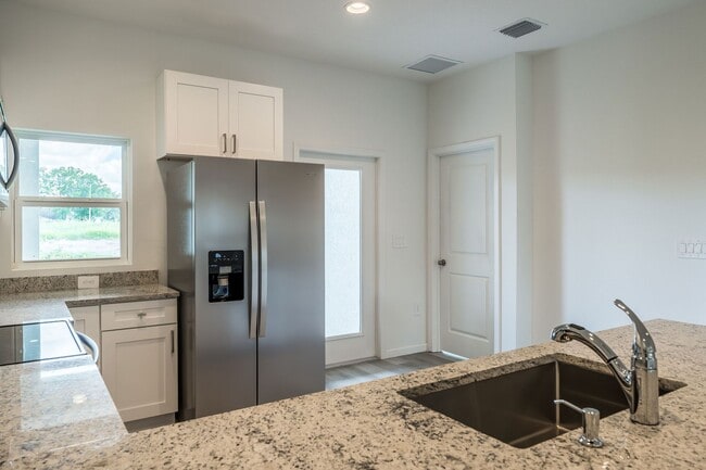 Building Photo - 5347 Vista Lago Dr
