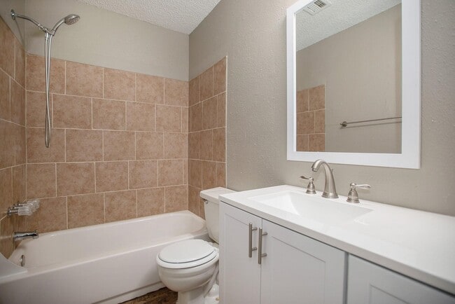 Building Photo - 21039 Settlers Valley Dr