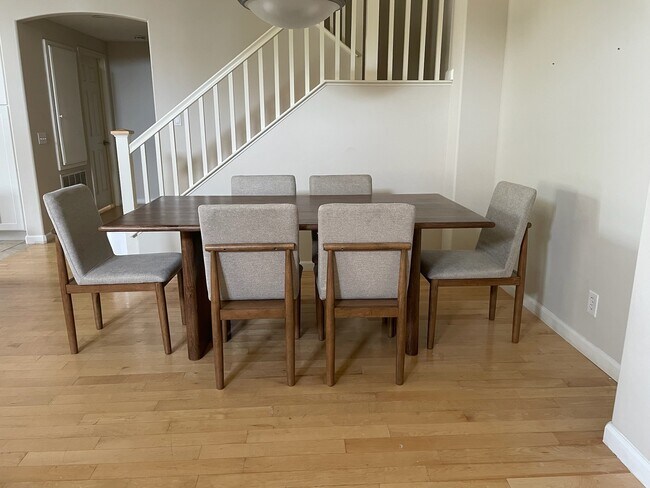 Building Photo - 26 Burlingame