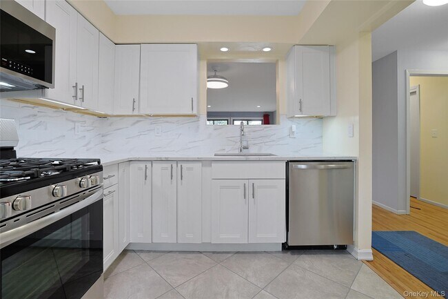 Building Photo - 135 W Nyack Rd
