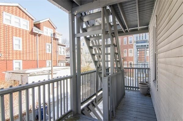 Building Photo - 154 Boylston St