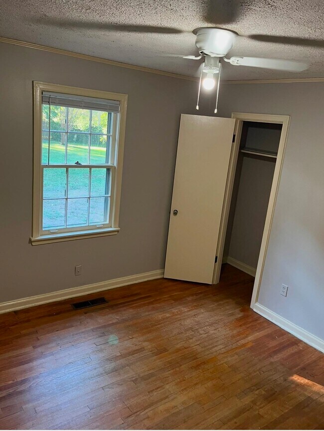 Building Photo - 779 Indian Dr