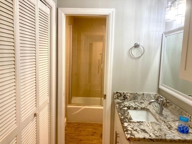 Building Photo - 2 bedroom, 2.5 bath condo in "The Islands"