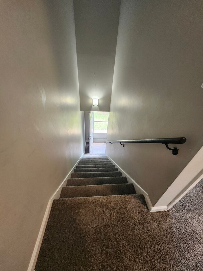 Building Photo - 6221 Bonny Oaks Dr