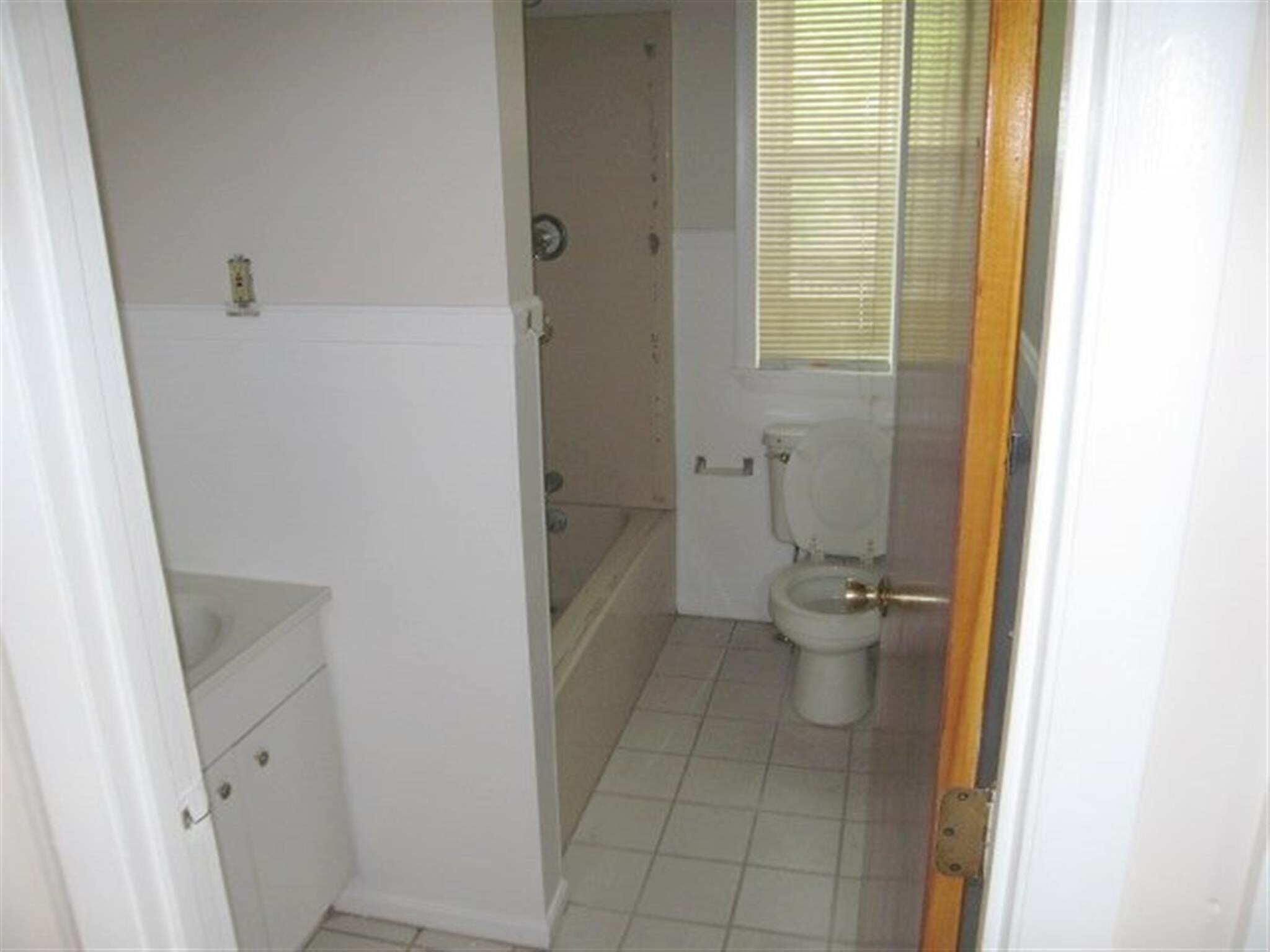 Building Photo - 107 Brookline St