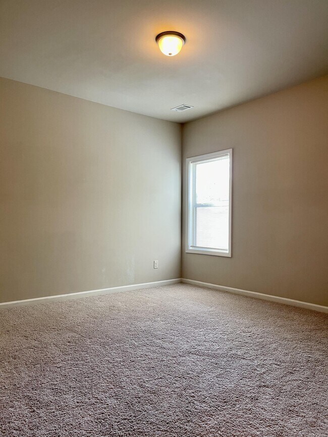 Building Photo - 7260 Silk Tree Pointe