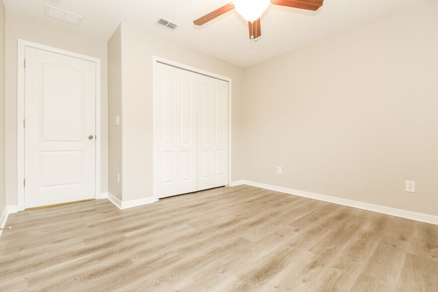 Building Photo - 18339 Briar Oaks Dr