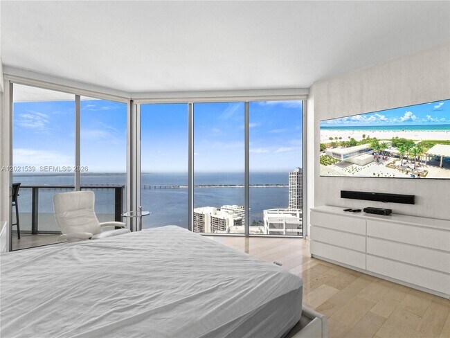 Building Photo - 1300 Brickell Bay Dr