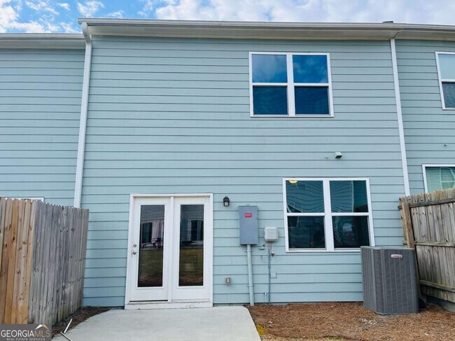 Building Photo - 404 Union Station St