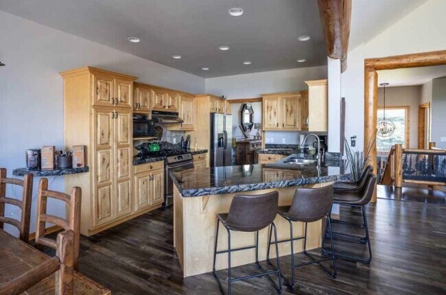 Building Photo - 710 Birch Point Dr