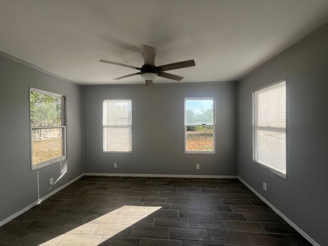 Building Photo - Four Bedroom Two Bath in Calallen School District!!