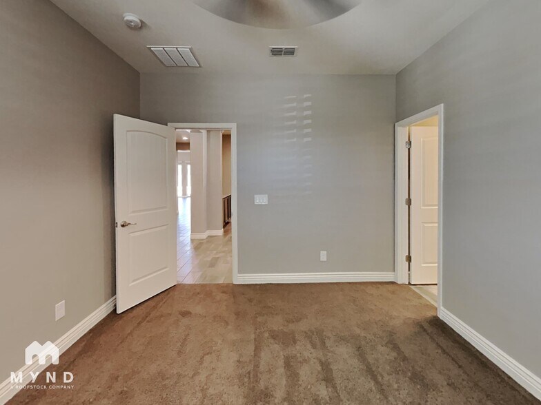 Building Photo - 22530 E Tierra Grande