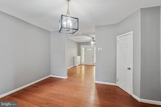 Building Photo - 922 Granite St