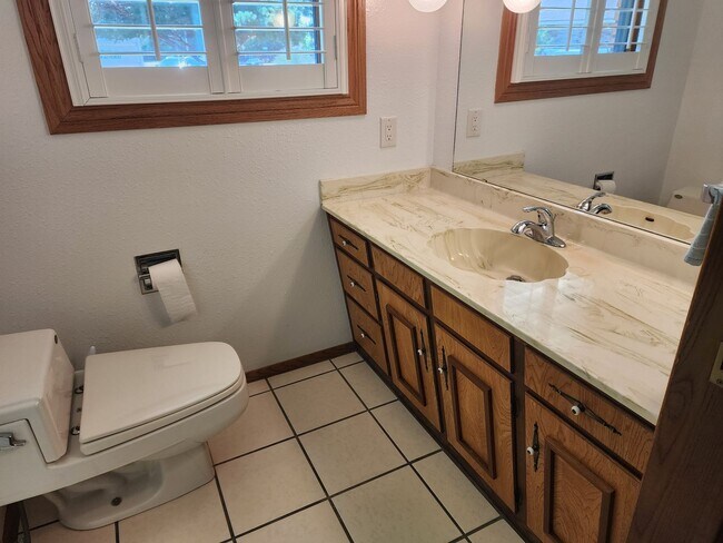 Building Photo - 516 Diamondhead Dr