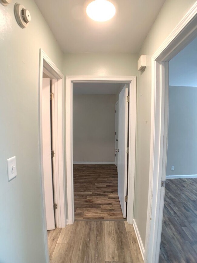 Building Photo - 719 Spees Dr