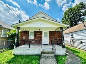 Building Photo - Updated FOUR bedroom home in South Louisville