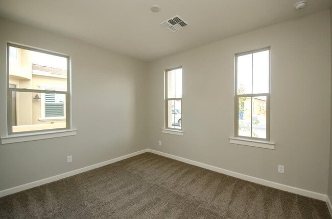 Building Photo - Beautiful 2 bedroom, 2 bath, plus den in an amazing 55+ community in Encanterra! - MEMBERSHIP INC...