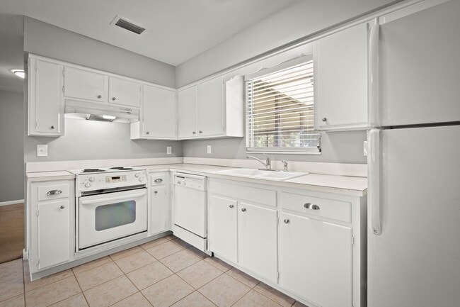 Building Photo - Newly Updated Home On Cul De Sac