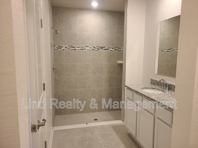 Building Photo - 15 Riptide Pl