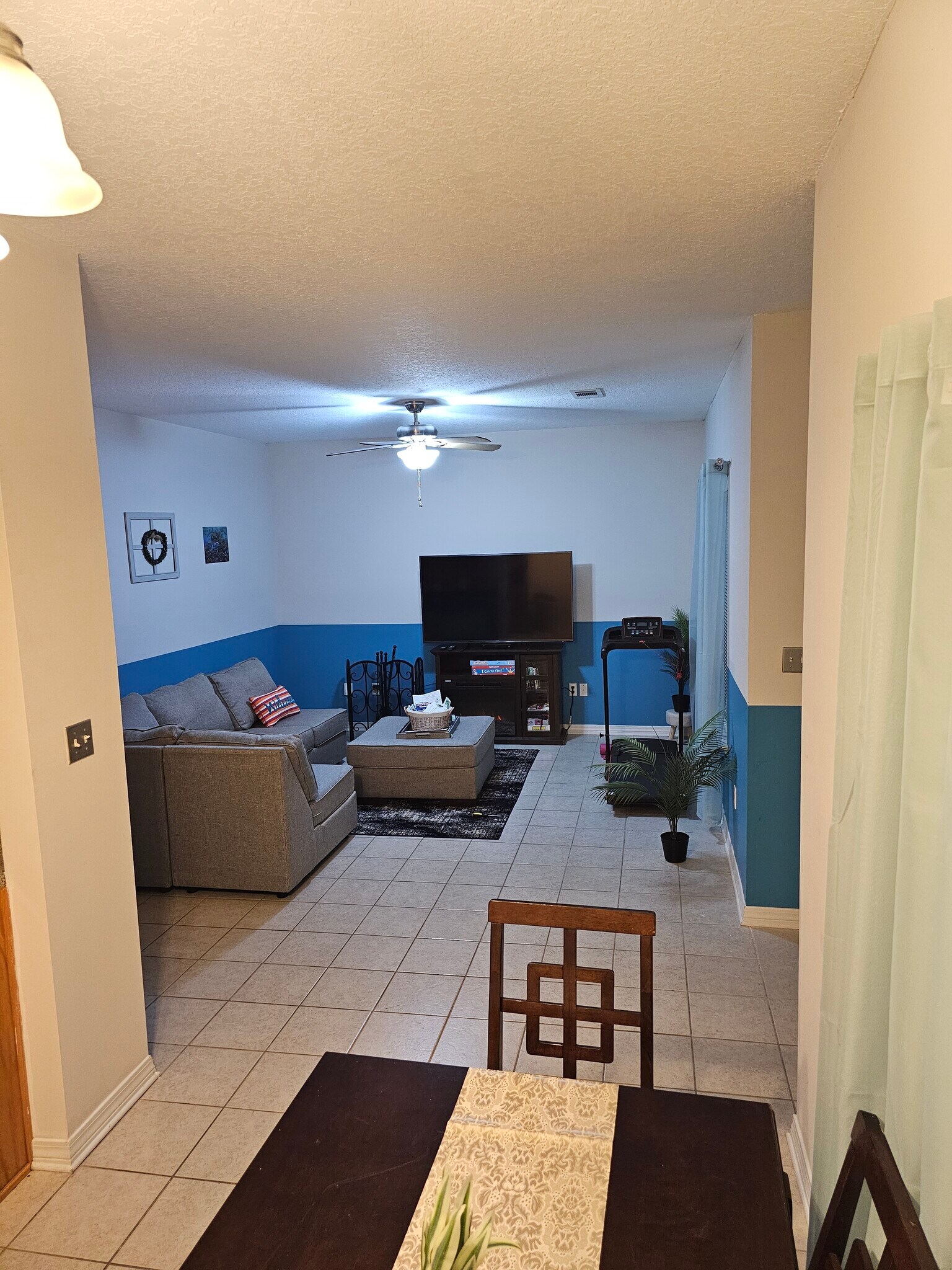 Open concept - 15913 Adam Rd