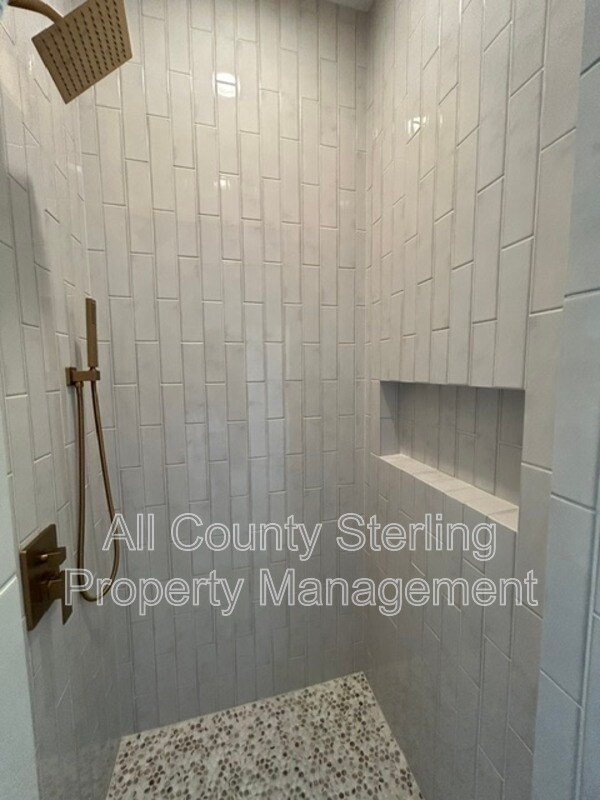 Building Photo - 184 Birchmont Dr