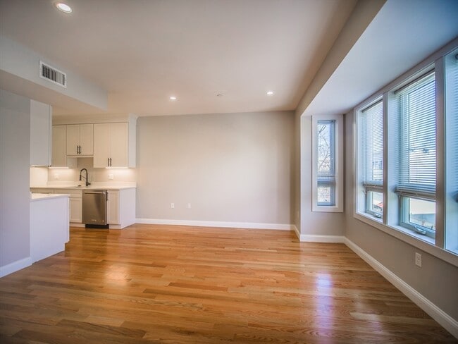 Building Photo - 194 Havre St