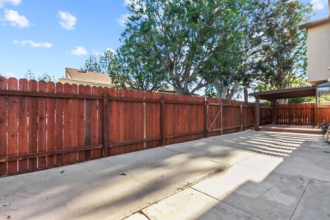 Building Photo - Spacious Detached Home with Private Patio in Prime Tustin Community