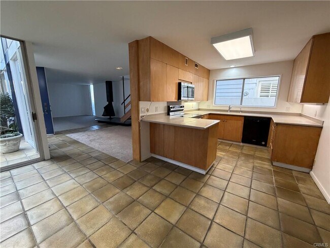 Building Photo - 321 Coral Ave