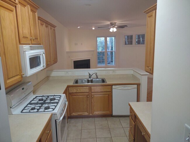 Building Photo - Lovely 2 Bedroom House | Great Location!