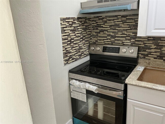 Building Photo - 2079 NE 167th St