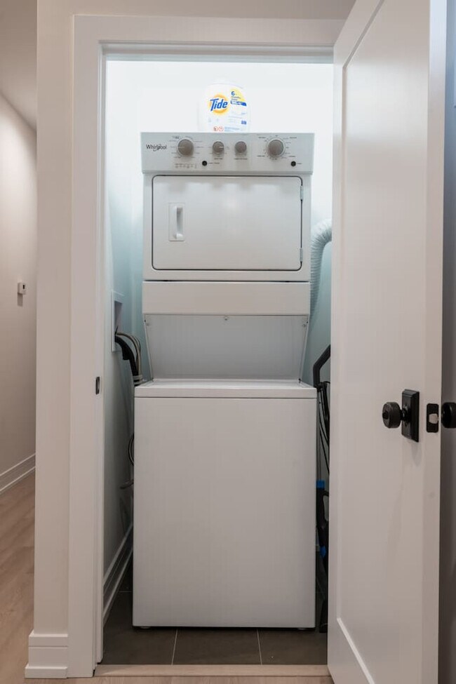 Building Photo - 3723 S Giles Ave