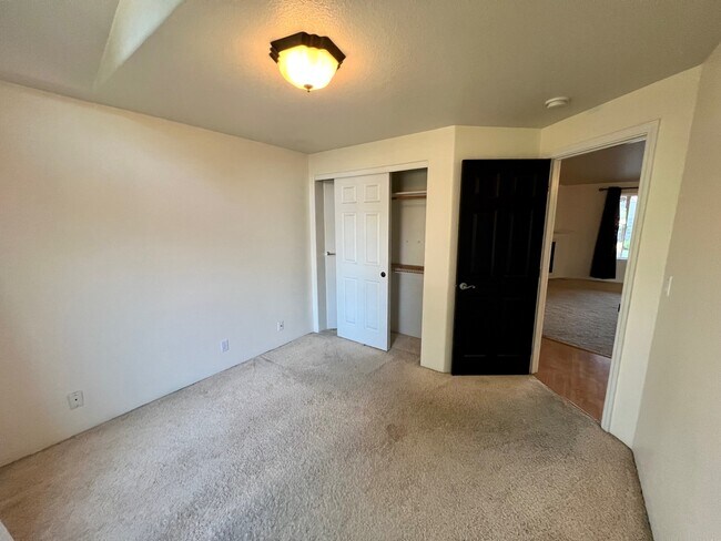 Building Photo - 923 Hampton Way