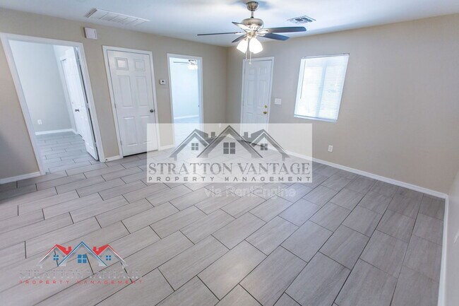 Building Photo - 2204 W Campbell Ave