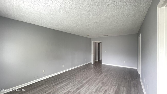 Building Photo - 2387 Brian Lakes Dr E