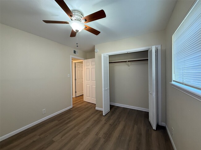 Building Photo - 1530 Heights Blvd