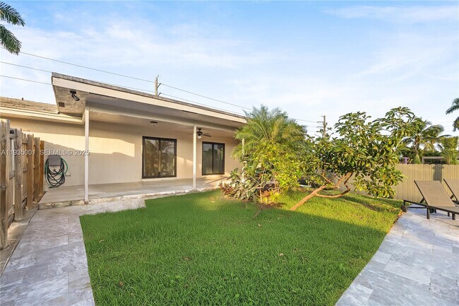 Building Photo - 218 SE 2nd St