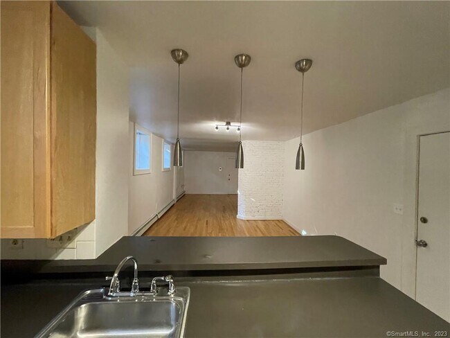 Building Photo - 496 Whitney Ave