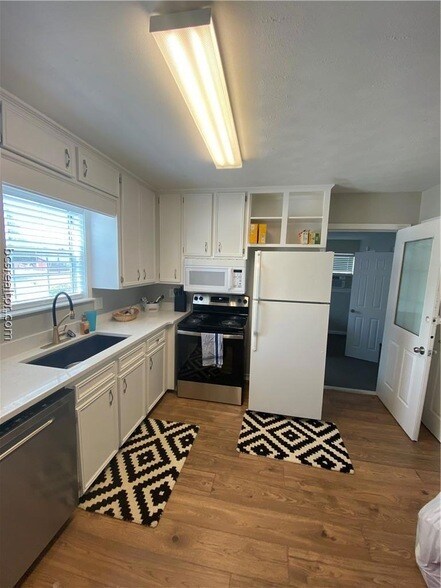 Building Photo - 300 Cooner St