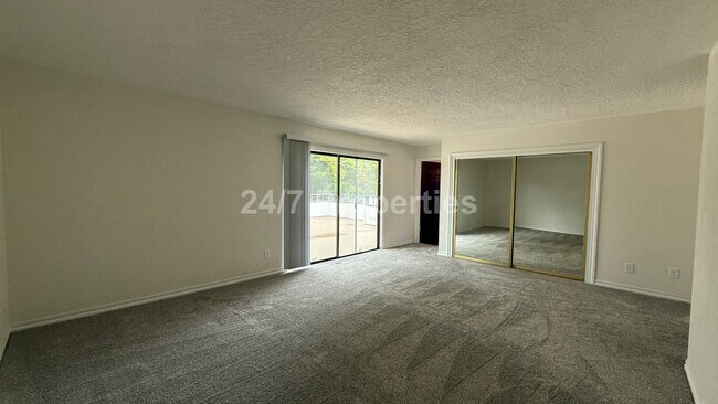 Building Photo - Sprawling 5 BD | 3 BA with Basement - Gresham