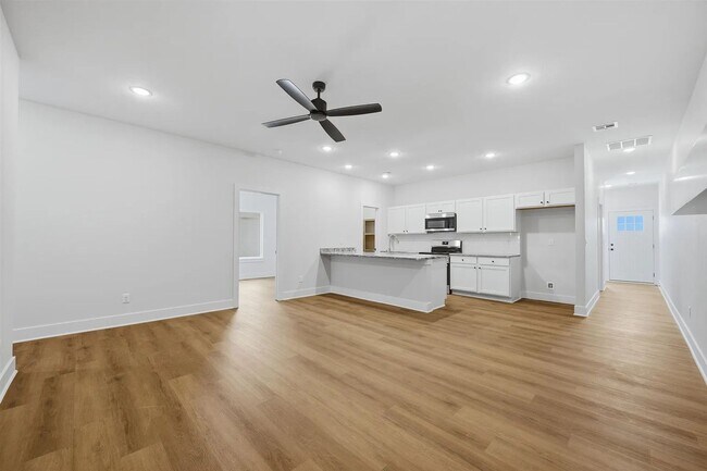 Building Photo - 119 N Mendocino Ct