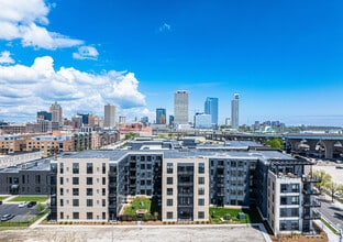 Building Photo - Evoni