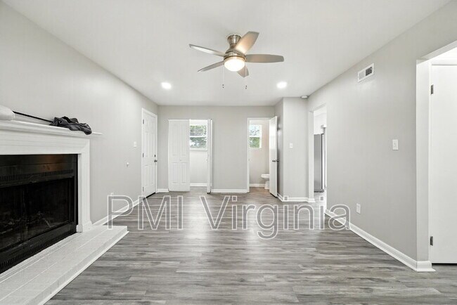 Building Photo - 5081 Holly Farms Dr