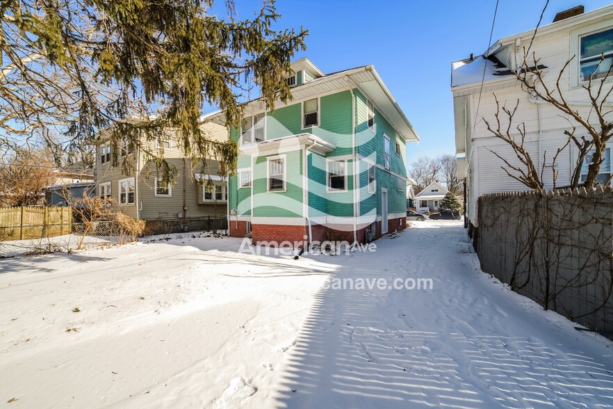 Building Photo - 1217 N Bourland Ave