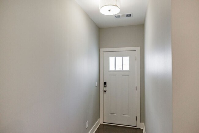 Building Photo - LEASING SPECIAL!! Townhome Available Now i...